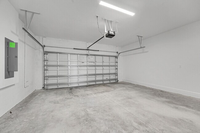 Building Photo - 3443 Cedar Grv Dr