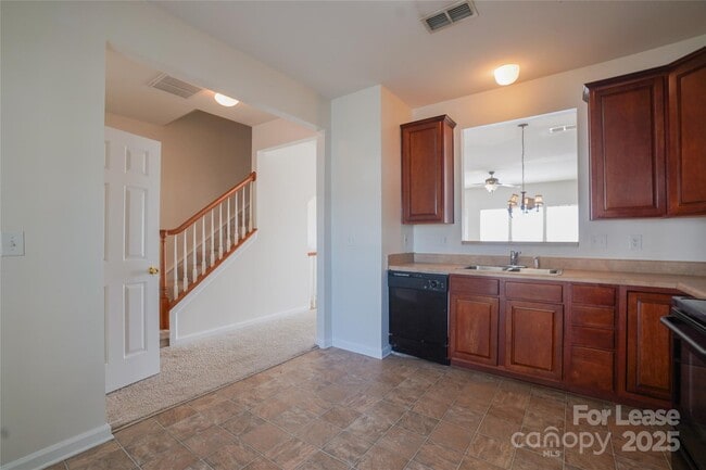 Building Photo - 15658 King Louis Ct