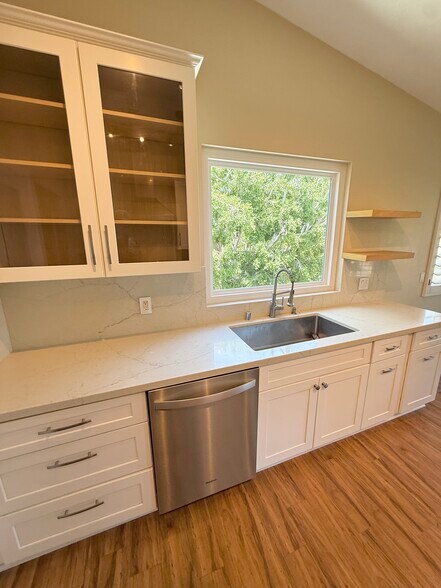 Building Photo - 709 Bozanich Cir