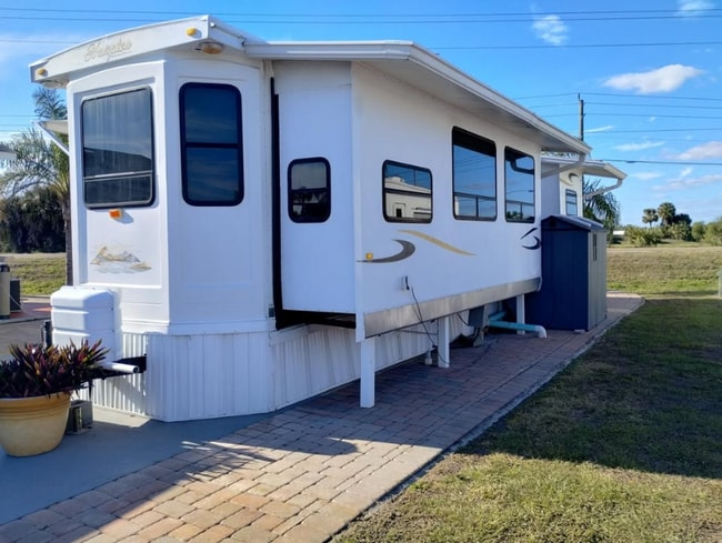 Building Photo - 7950 FL-78