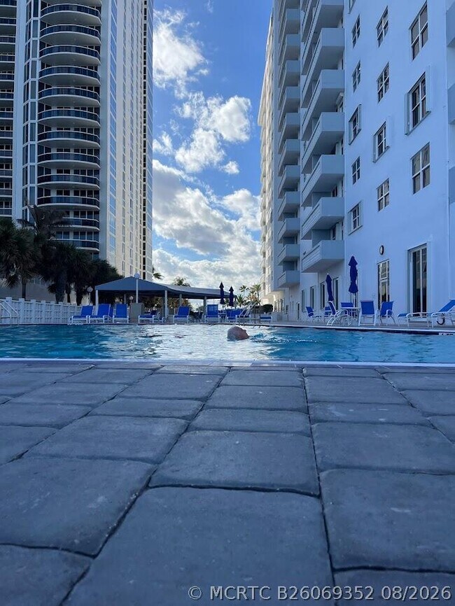 Building Photo - 4250 Galt Ocean Dr