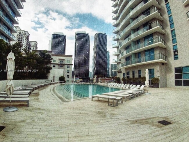 Building Photo - 1100S S Miami Ave