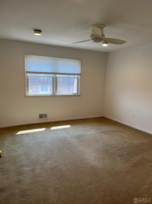 Building Photo - 3601 N Oaks Blvd