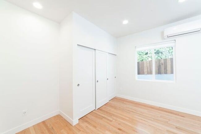 Building Photo - 830 N Coronado St