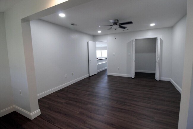Building Photo - 3 Bedroom Townhouse in Gleneagles Community of Bluewater Bay!