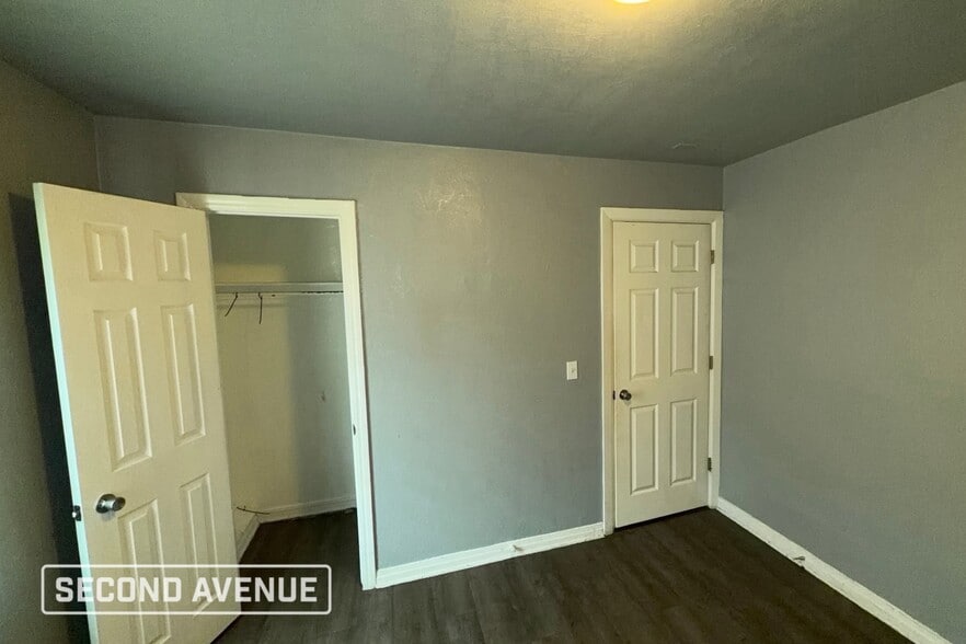 Building Photo - 2212 Miramar Blvd