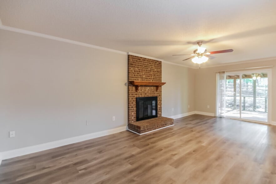 Building Photo - 524 Robin Dr