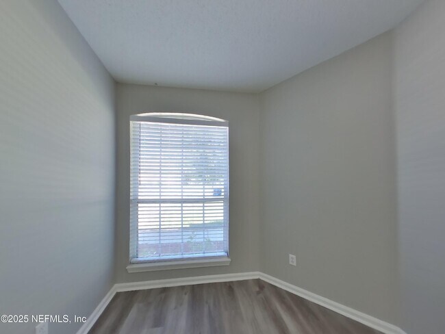 Building Photo - 1020 Woodbridge Hollow N