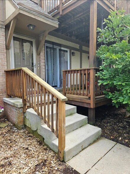 Building Photo - 44900 Bayview Dr