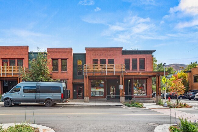 Building Photo - 227 Midland Ave