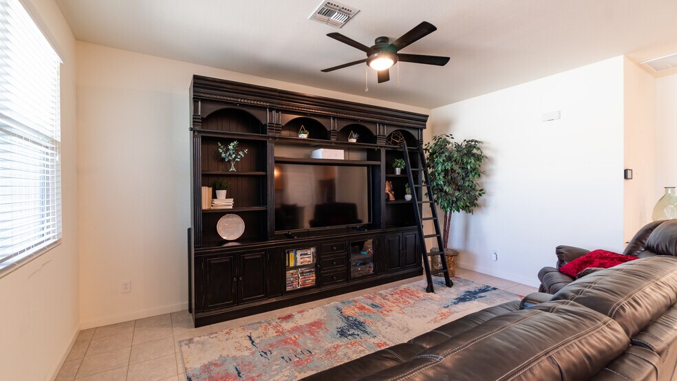 Building Photo - 514 W Cholena Trl