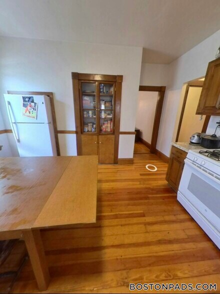 Building Photo - 159 Brown St