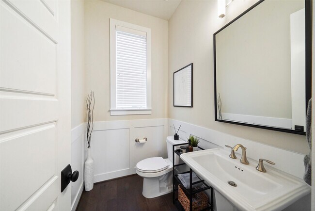 Building Photo - 2625 Fountain Key Blvd