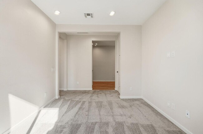 Building Photo - 641 S Davidson Ln