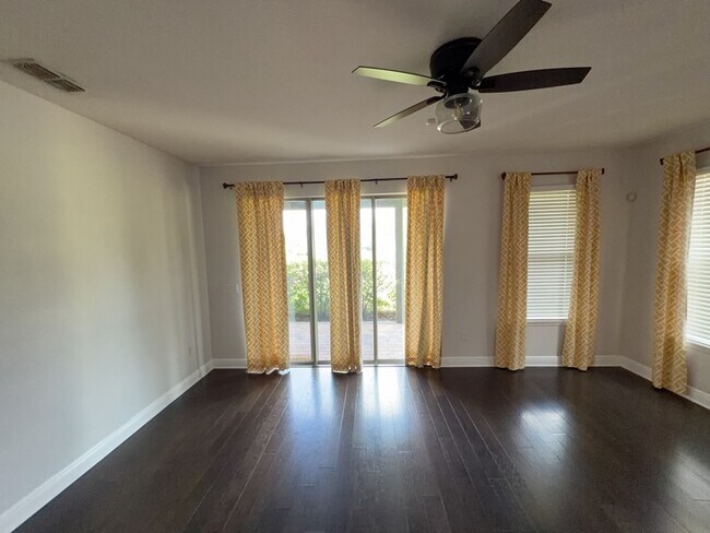 Building Photo - 15543 Waterleigh Cove Dr