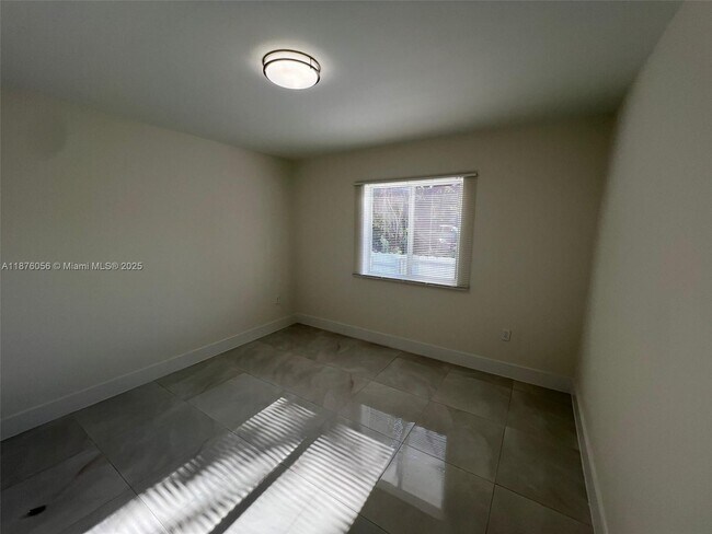 Building Photo - 4615 NW 15th Ct
