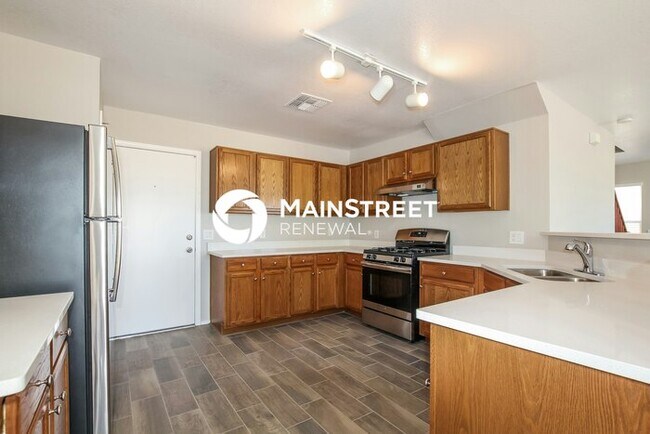 Building Photo - 3 Bedroom Pet-Friendly Home in Tucson, AZ with Main Street Renewal