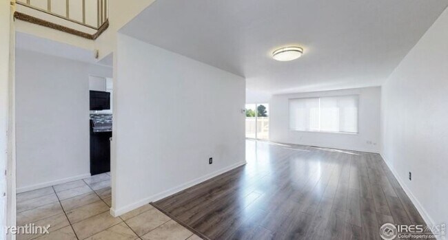 Building Photo - 4 br, 4 bath Townhome - 2814 S Kenton Ct