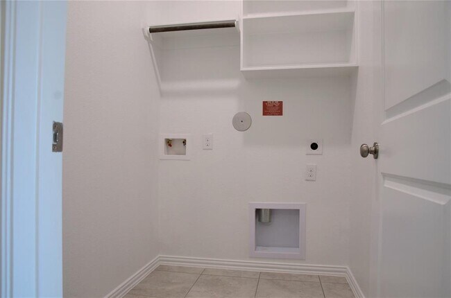 Building Photo - 10702 Balivcar Ct
