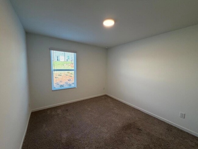 Building Photo - 214 Kinship Dr