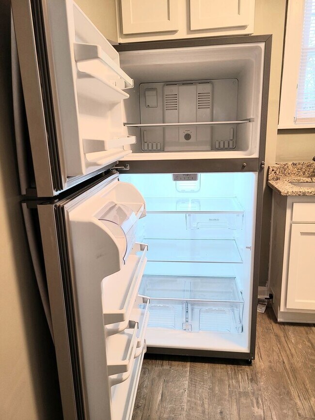 Building Photo - 34 W Tulane Rd