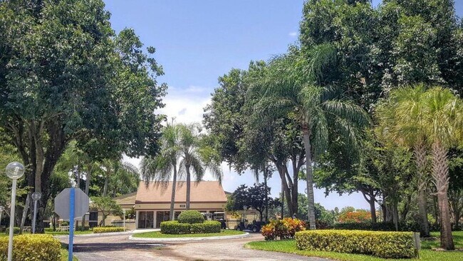 Building Photo - 612 Gardens Dr