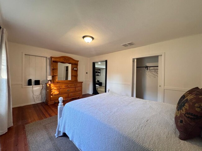 Building Photo - Charming 4 Bedroom in Port Orange