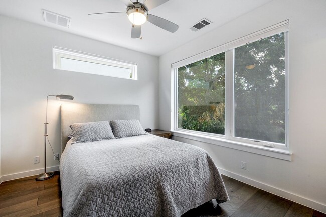 Building Photo - South Austin 3x3.5 Townhome @Bluebonnet Lane