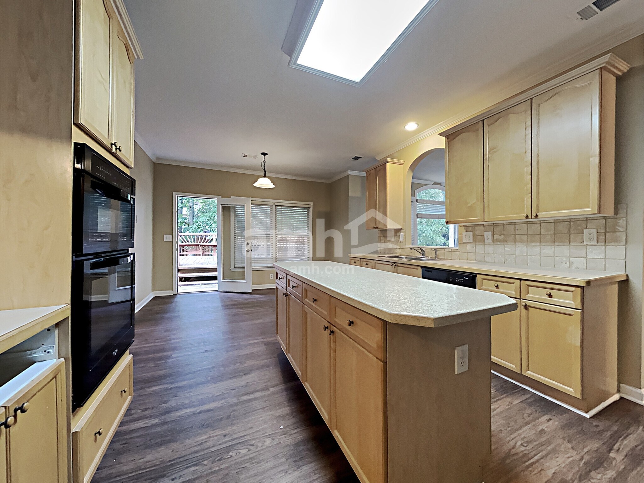 Building Photo - 2079 Sugar Springs Dr