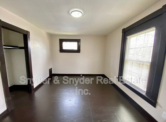 Building Photo - 390 Doyle St