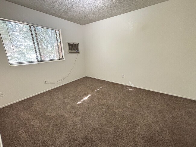 Building Photo - West Lancaster Apartment