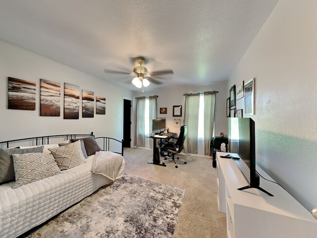 Building Photo - $500 off FIRST FULL MONTH RENT WITH MOVE I...