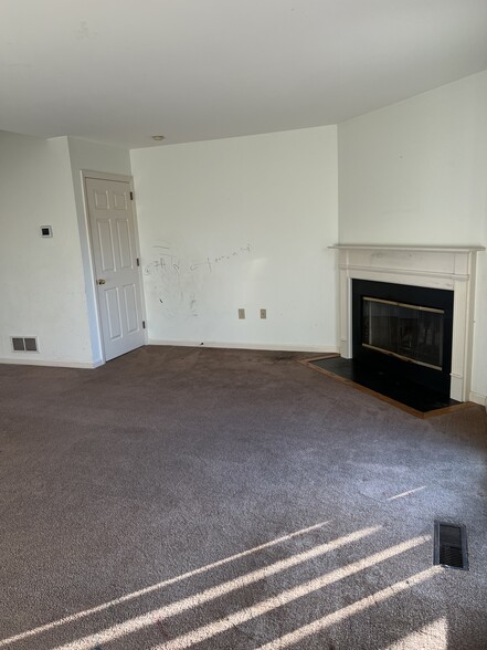 Building Photo - 2077G Raleigh Rd