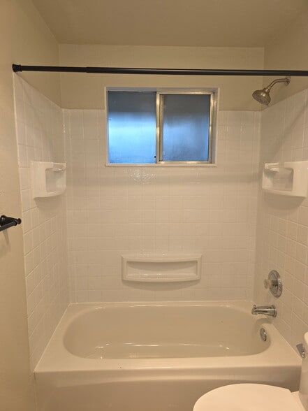 Shower bathtub combo - 7911 236th St SW