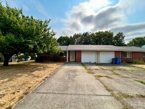 Building Photo - 509-511 SE 110th Ave