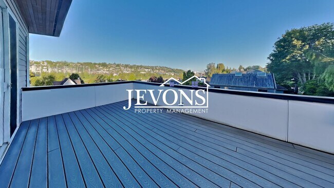 Building Photo - 5BR/4.5BA House in Seattle -- Available Now!