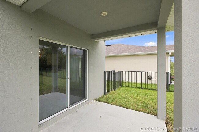 Building Photo - 484 Cherimoya St