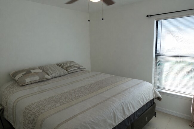 Building Photo - 11808 Thicket Wood Dr