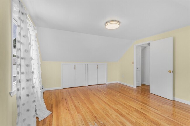 Building Photo - 131 Hibbert St