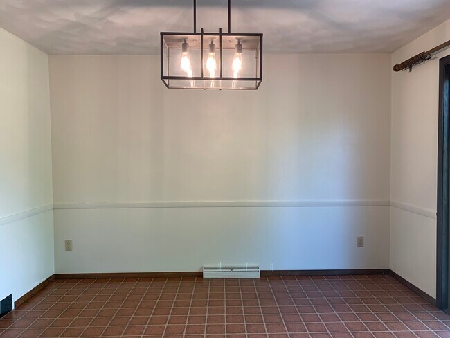 Building Photo - 920 E Northwood Dr