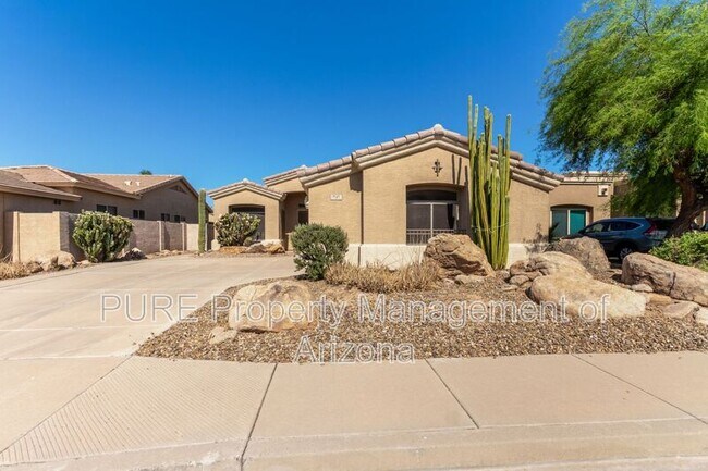 Building Photo - 737 S Sycamore Pl