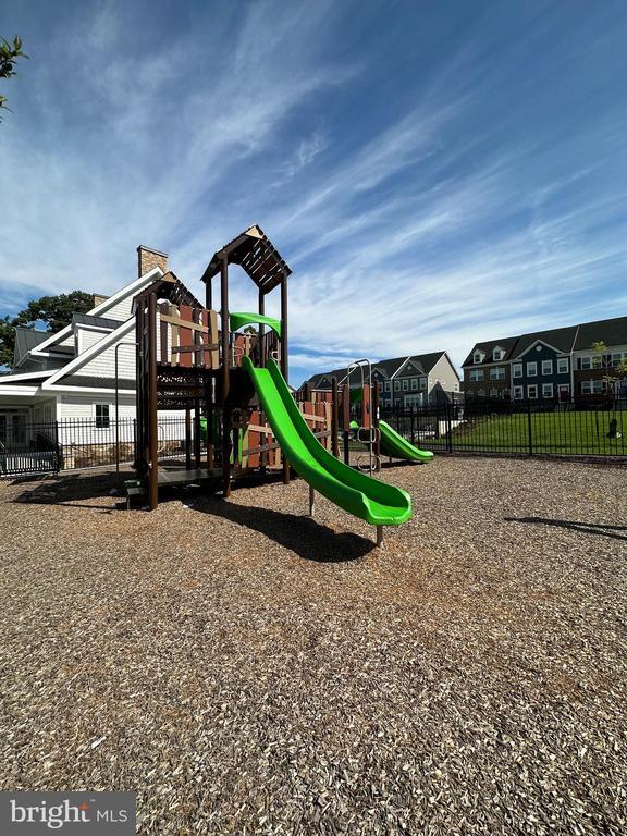 Building Photo - 2318 Woodlands Rd