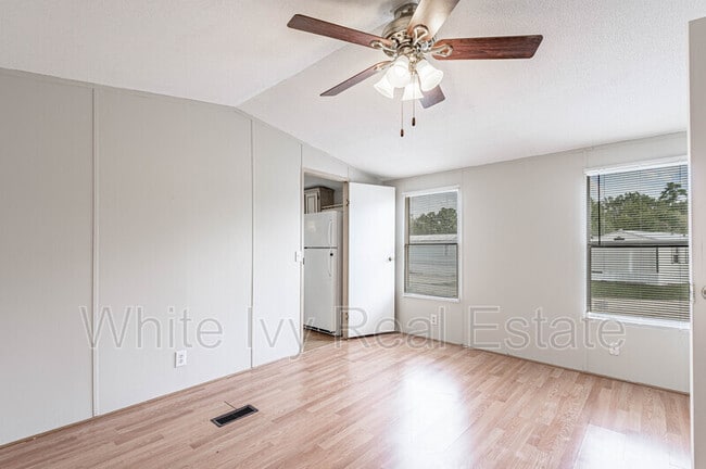 Building Photo - 1345 FM 405 Rd