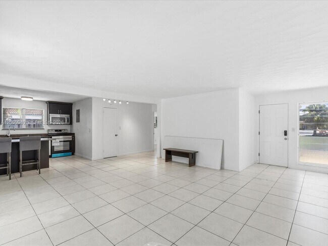 Building Photo - 2513 NE 33rd Ave