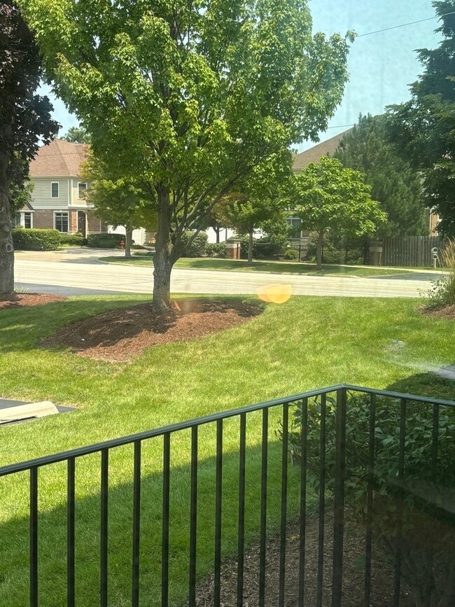 Building Photo - 912 S Plum Grove Rd