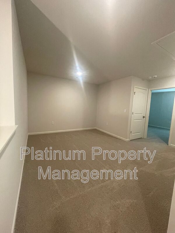 Building Photo - 551 Stoneybrook Dr