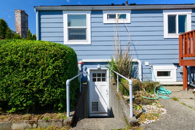Building Photo - 7302 29th Ave SW