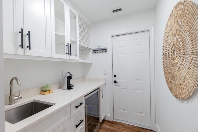 Building Photo - 13590 Jonquil Pl
