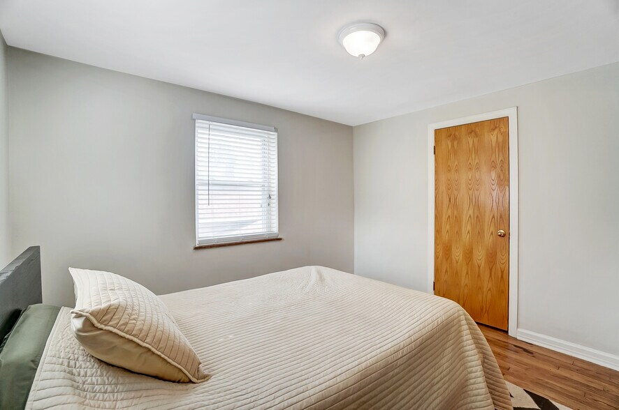 Bedroom 3 (full bed) - 531 Norway Ave