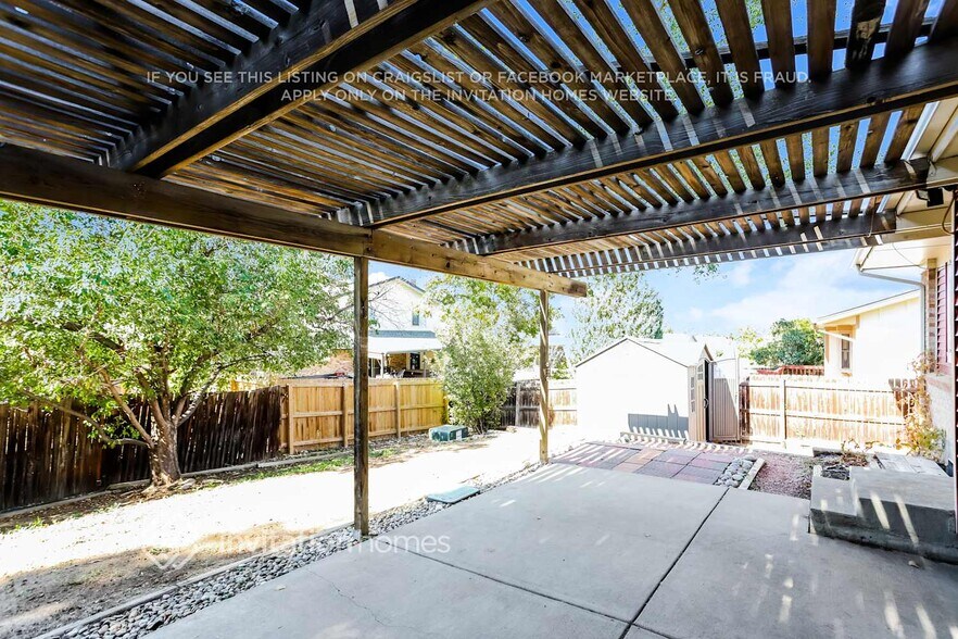 Building Photo - 2617 S Salida St